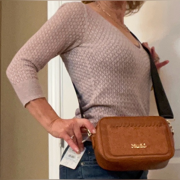 NWT Mudd crossbody bag, tooled design on outside pocket adj strap - Picture 5 of 7